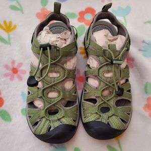 Keen whisper trai and water sandal green size 8